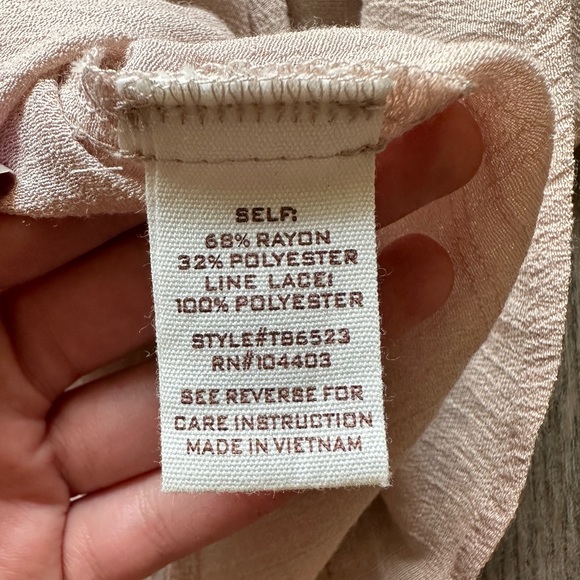 NWOT Eyelet patterned neutral tone blouse size S - Picture 8 of 10